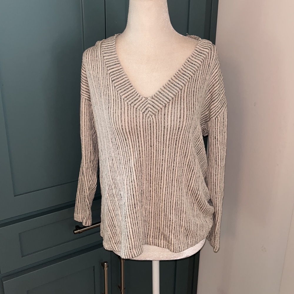 NWT Lush Cream Stripe V Neck 3/4 Sleeve Sweater